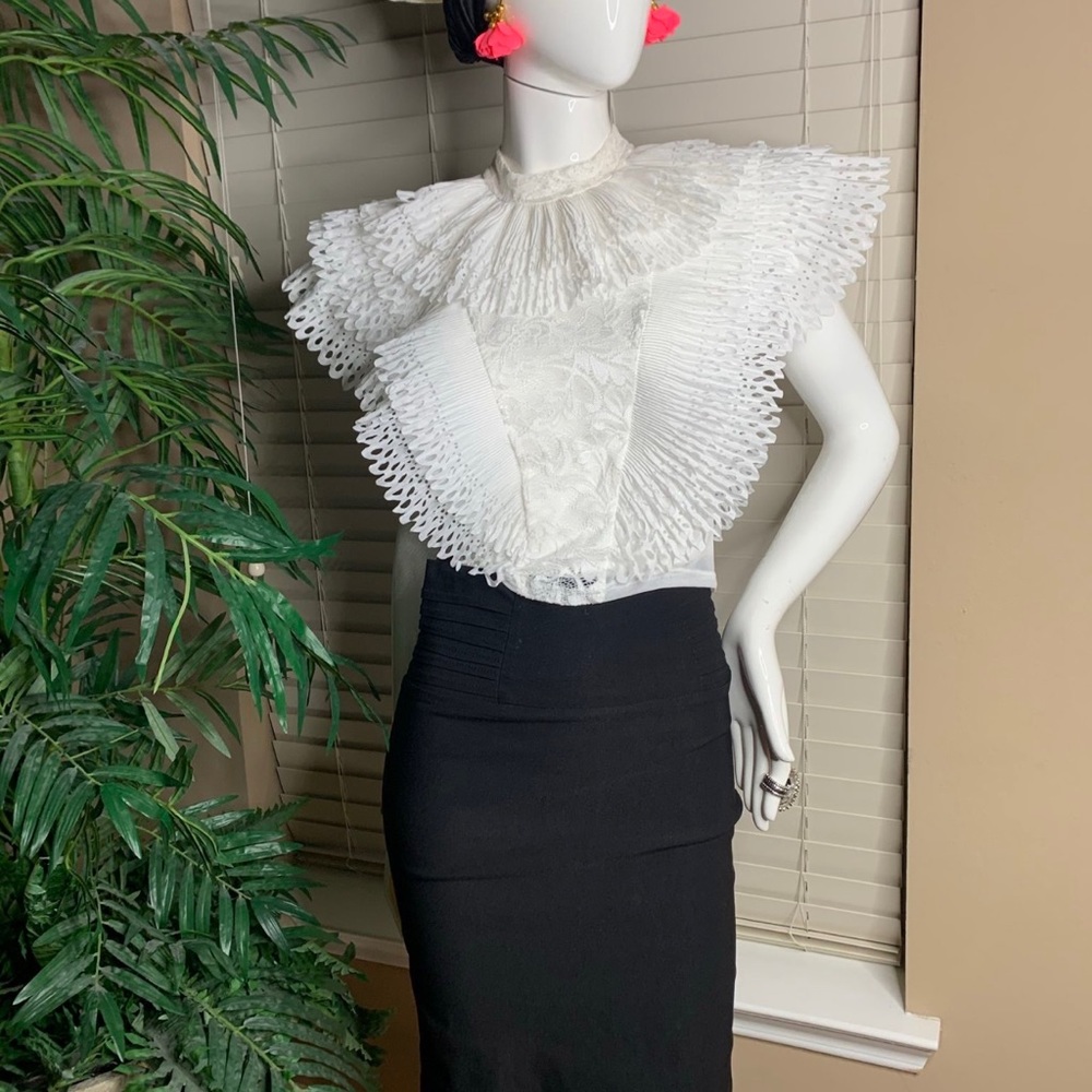 Spanish White Puff Top Size Medium